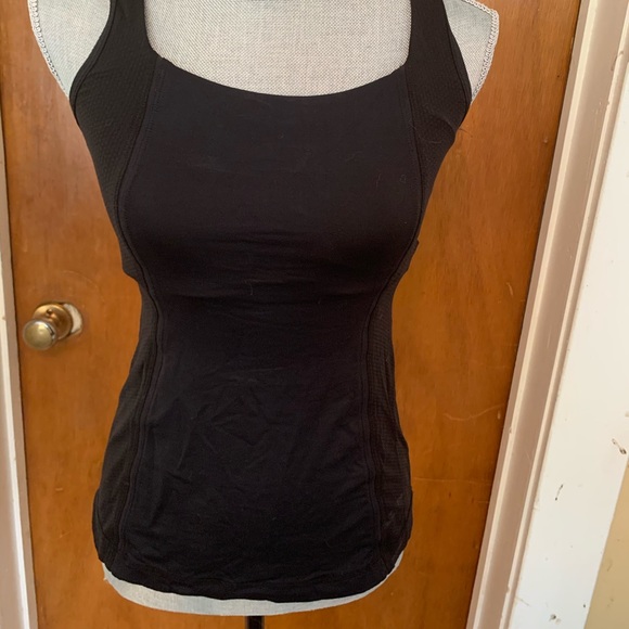 Lululemon Black workout tank - Picture 4 of 6